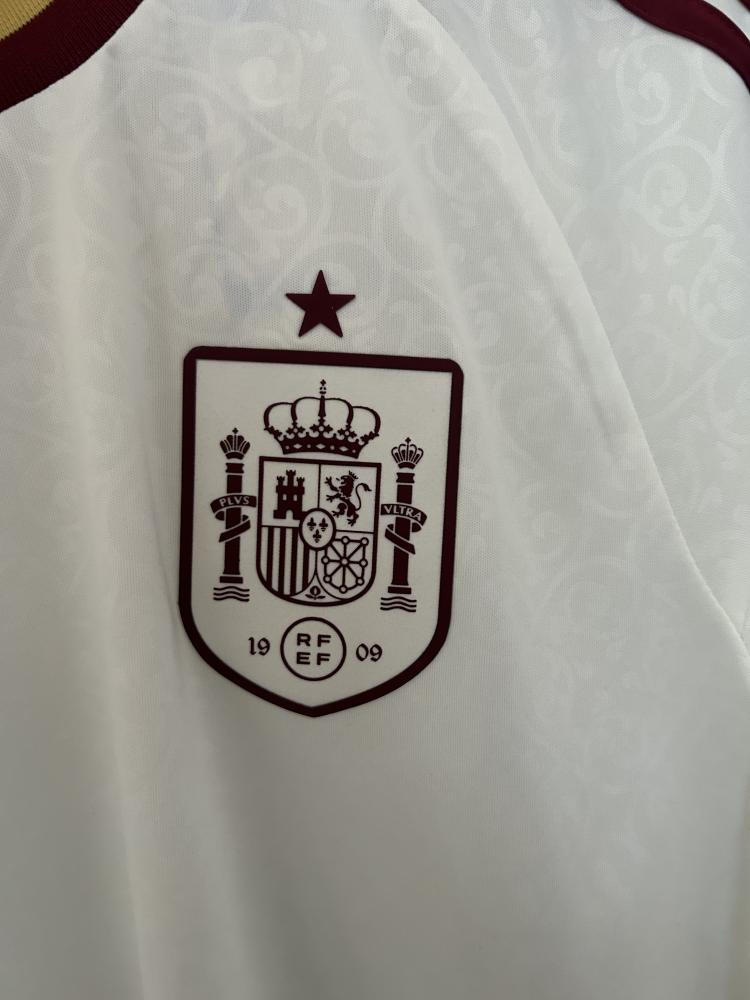 تيشيرت منتخب إسبانيا الثاني 2026/2027