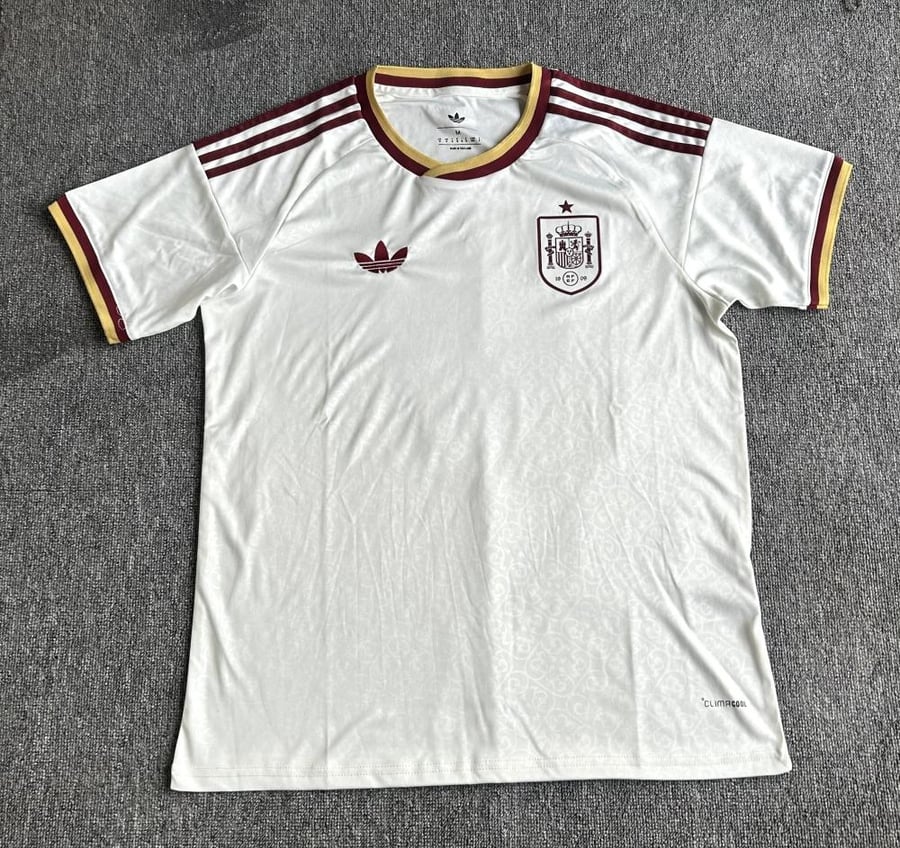 تيشيرت منتخب إسبانيا الثاني 2026/2027