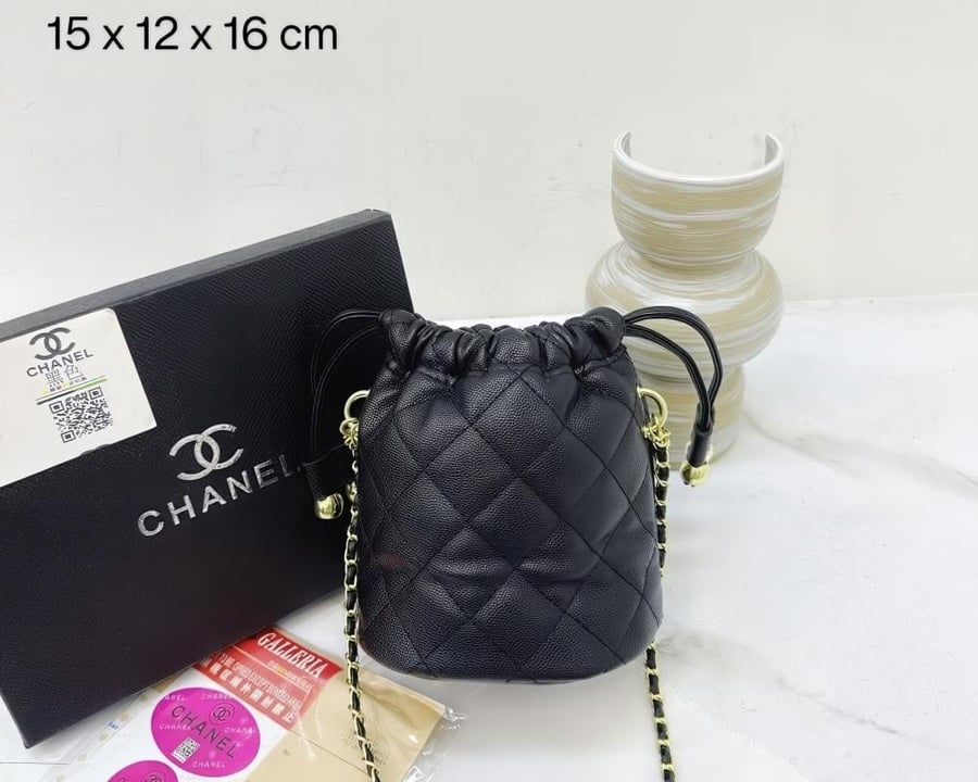 حقيبة باكيت من شانيل (CHANEL)