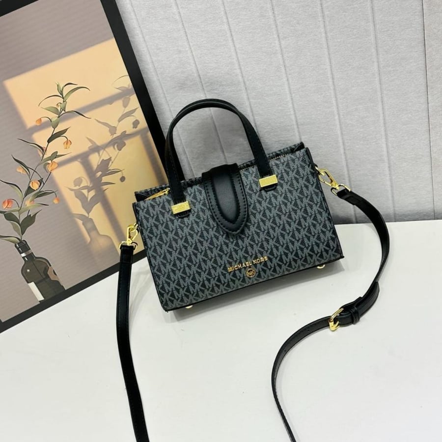 An elegant bag from Michael Kors (MK) various colors