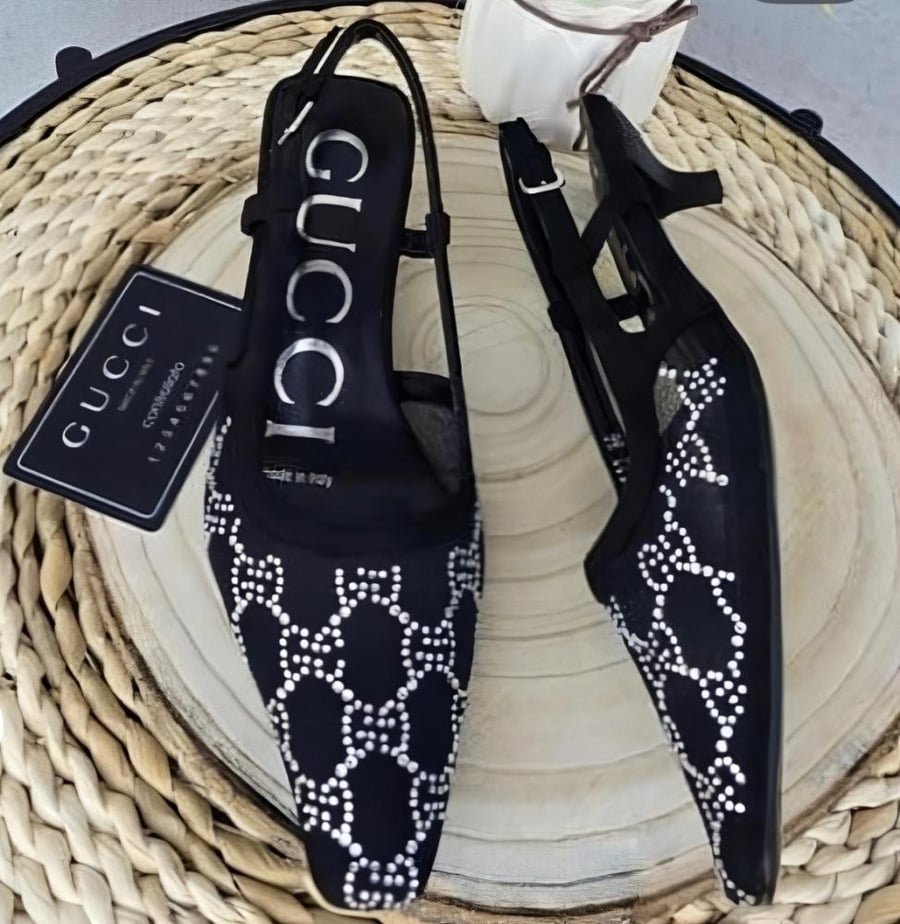 كعب بحزام خلفي من غوتشي (Gucci) ألوان متعددة