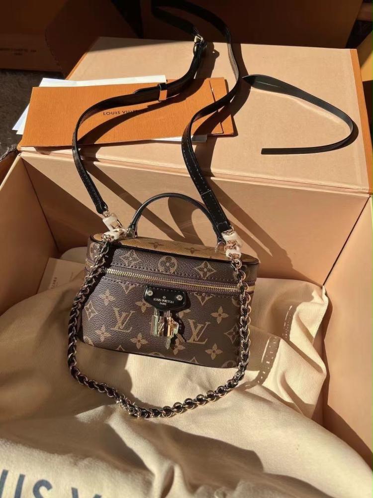 حقيبة فانيتي من لويس فيتون (LV) ماستر كواليتي
