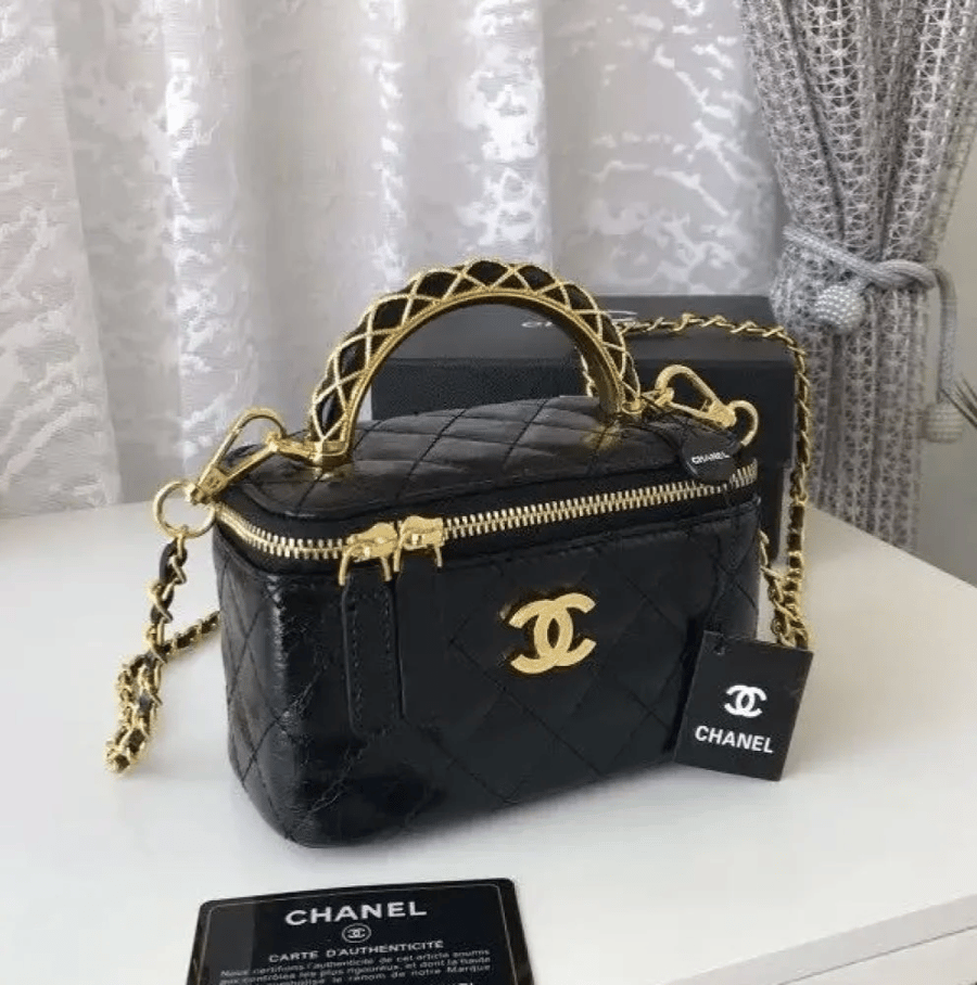 حقيبة مكياج من شانيل (CHANEL) ألوان متعددة
