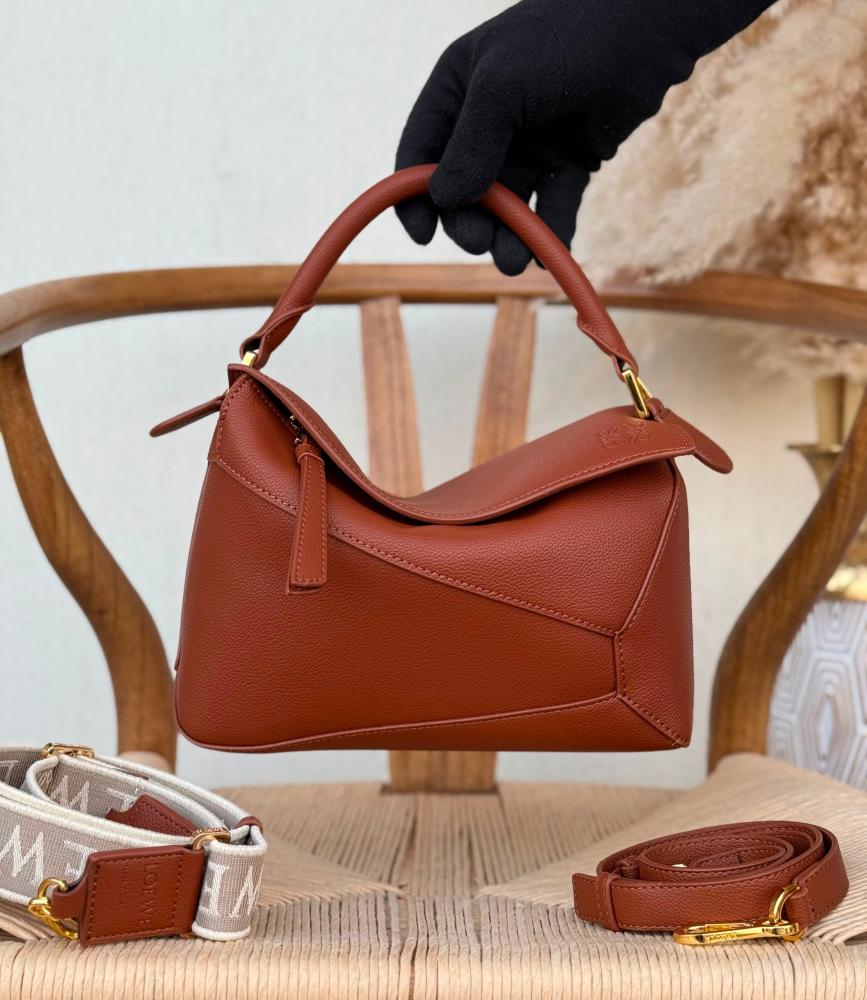 حقيبة بازل من لويفي (Loewe) ماستر كواليتي