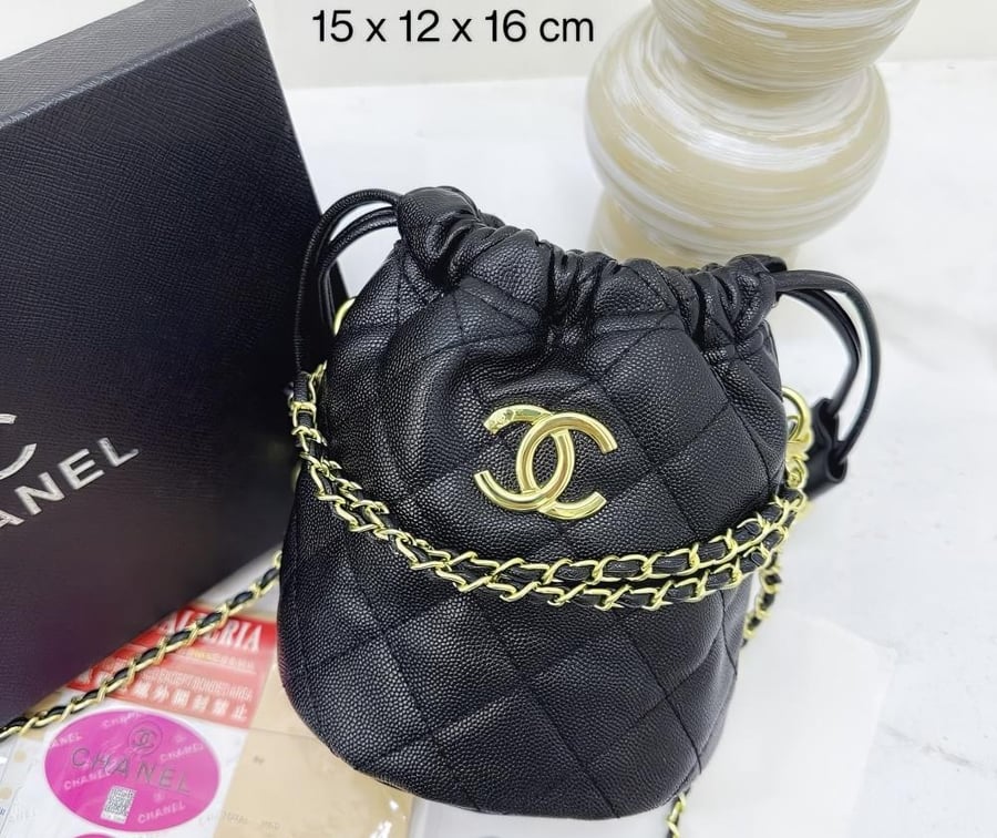 حقيبة باكيت من شانيل (CHANEL)