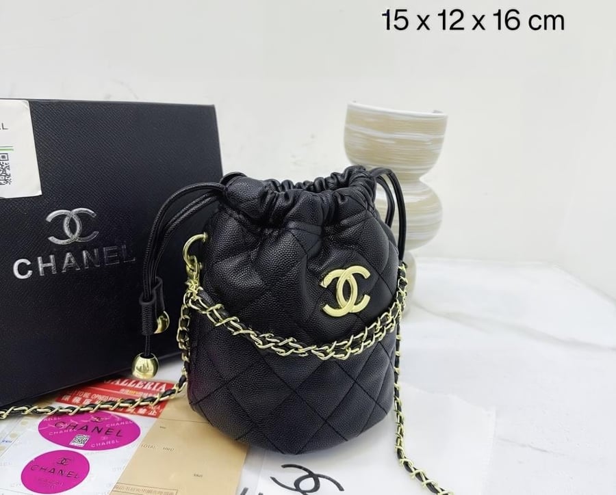 حقيبة باكيت من شانيل (CHANEL)