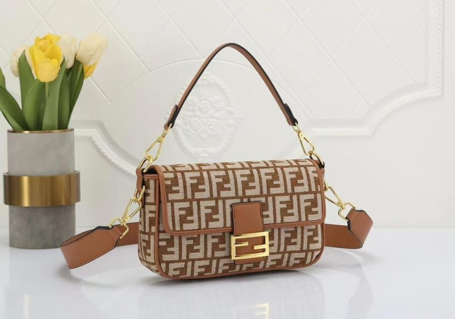 حقيبة كتف بيكابو من فندي (FENDI) ألوان متعددة
