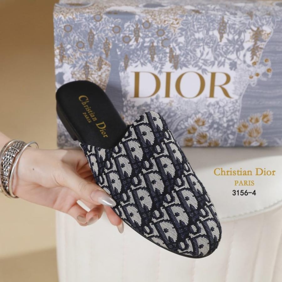 سليبر إسبادريل من ديور (Dior) ألوان متعددة