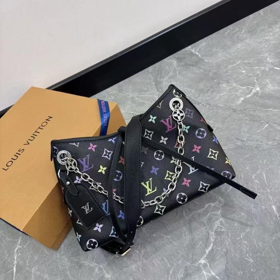 حقيبة لويس فيتون Carrry All BB (LV)