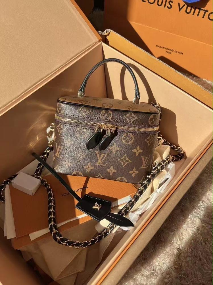 حقيبة فانيتي من لويس فيتون (LV) ماستر كواليتي