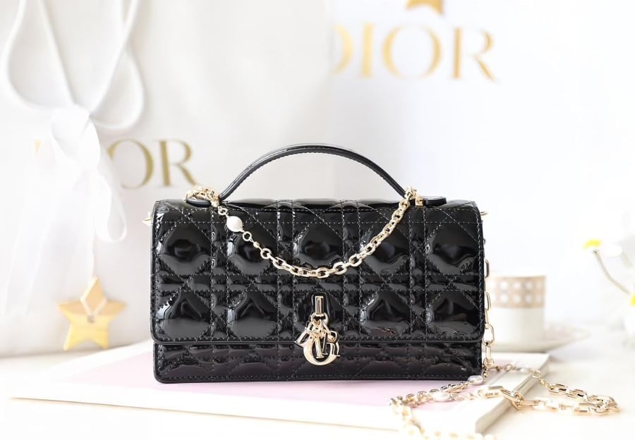 حقيبة ماي ديور بجلد لامع (Dior) ألوان متعددة
