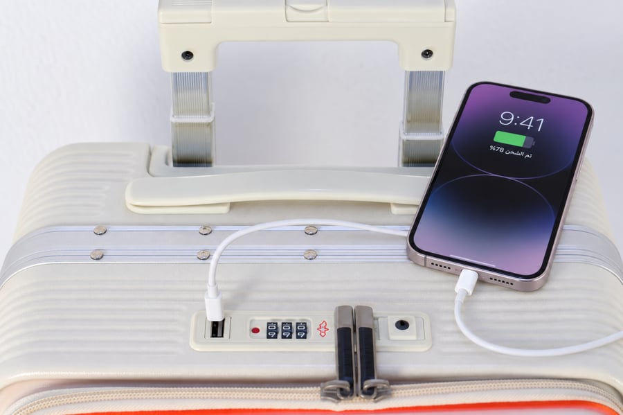 طقم حقائب سفر AVIATOR قطعتين 28 و20 إنش – فتحة أمامية وإطار ألمنيوم ومنفذ USB
