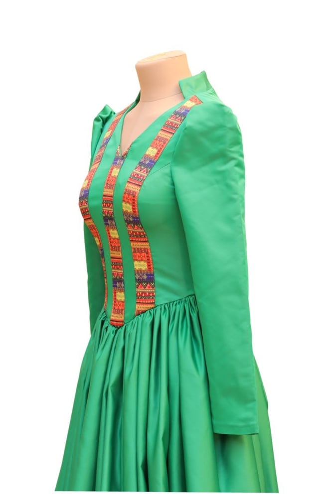 فستان اخضر بالطراز العسيري - Asiri green dress