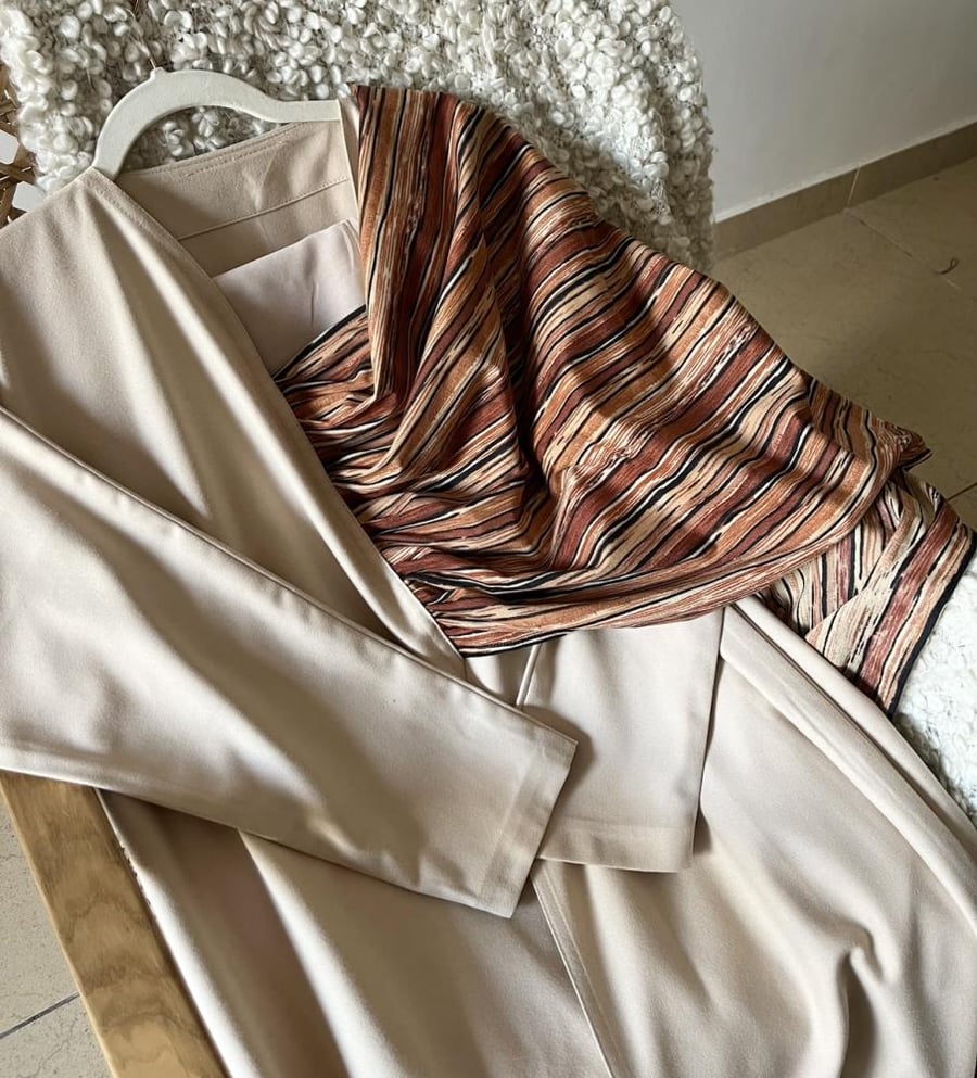 B15 - Beige velvet and patterned suede