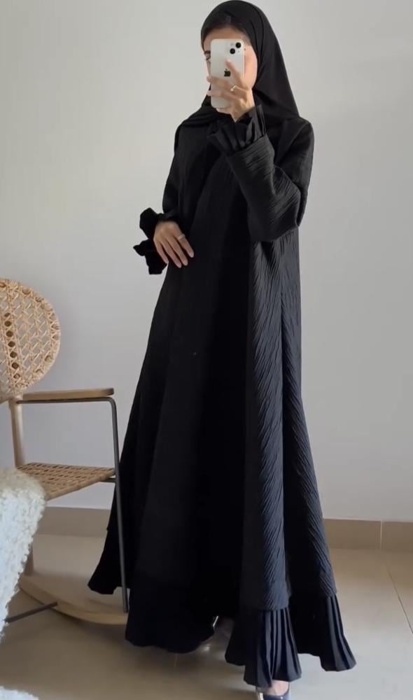 B10 - جاكار اسود