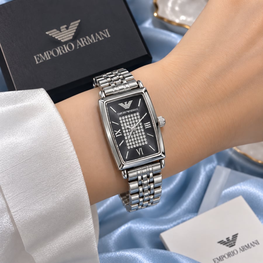 ساعة Armani