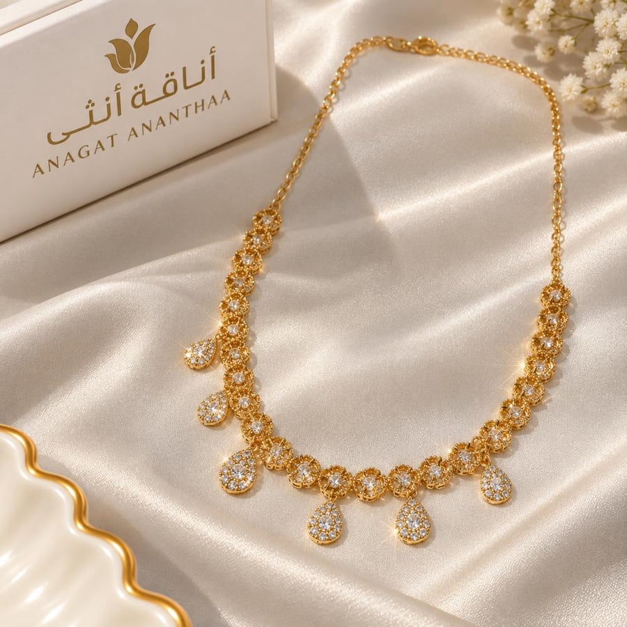 عقد ذهبي بتعليقات قطرة مرصعة