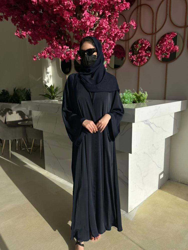 عبايه لون كحلي
