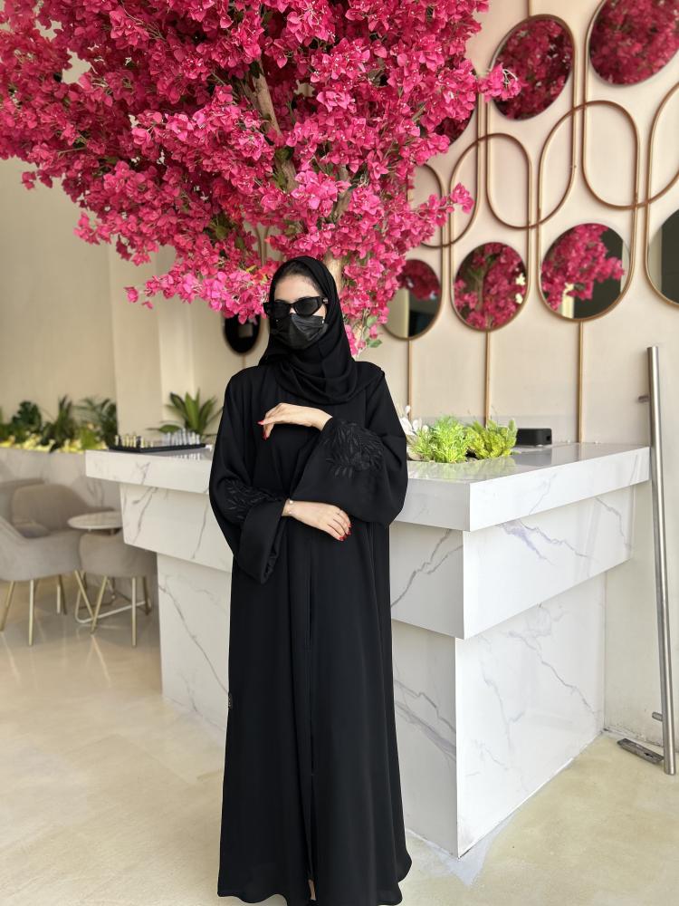 عبايه تطريز اسود