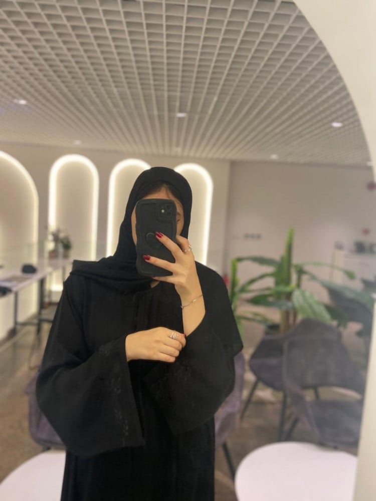تطريز الكم والجوانب اسود
