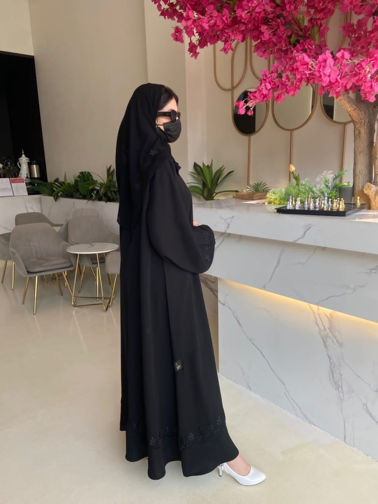 عبايه نص كلوش