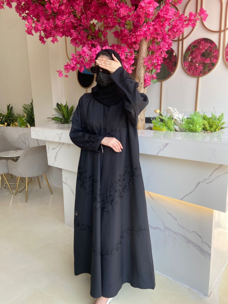 عبايه تطريز مع شك نص كلوش قماش تفته واقف  السعر شامل الطرحه والتوصيل لا يمكن التعديل لهذا الموديل
