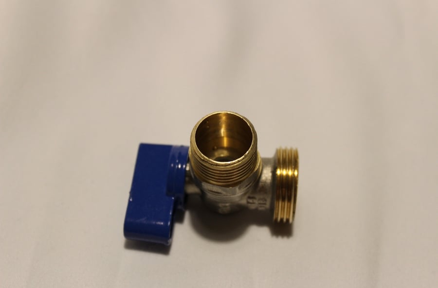 Angle valve from 1/2 to 3/4 honey