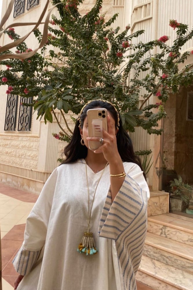 جلابيه مقلمه من الخلف مع قبعه