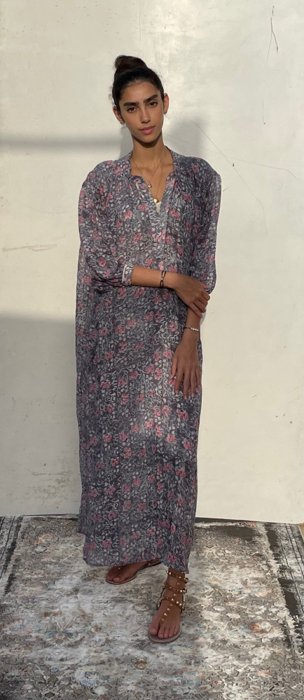 V125 ثوب مورد زهري و رمادي جورجيان floral pink and grey dress in viscose georget fabric