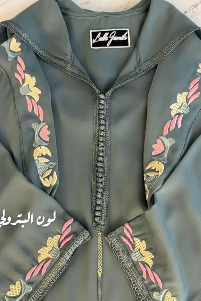 جلابة مغربية مطرزة