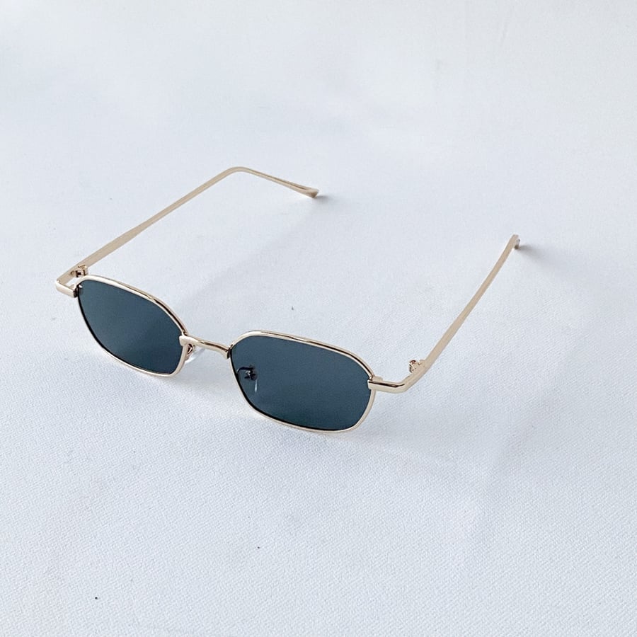 CLASSIC SUNGLASSES