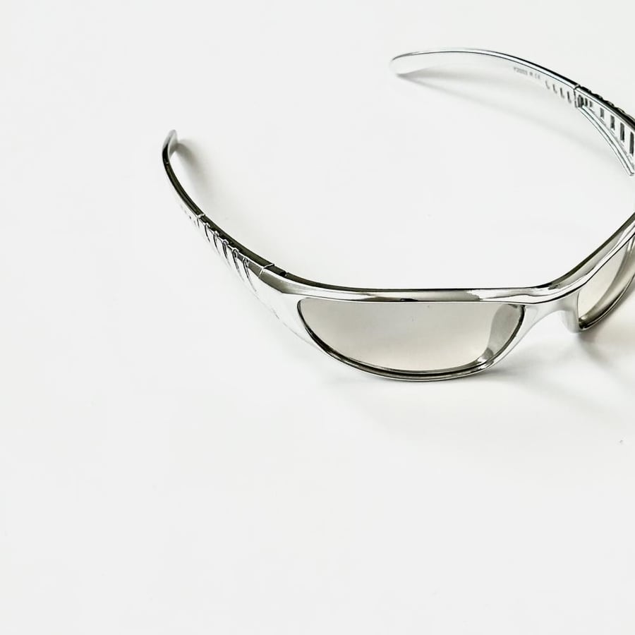 SPORTY SUNGLASSES