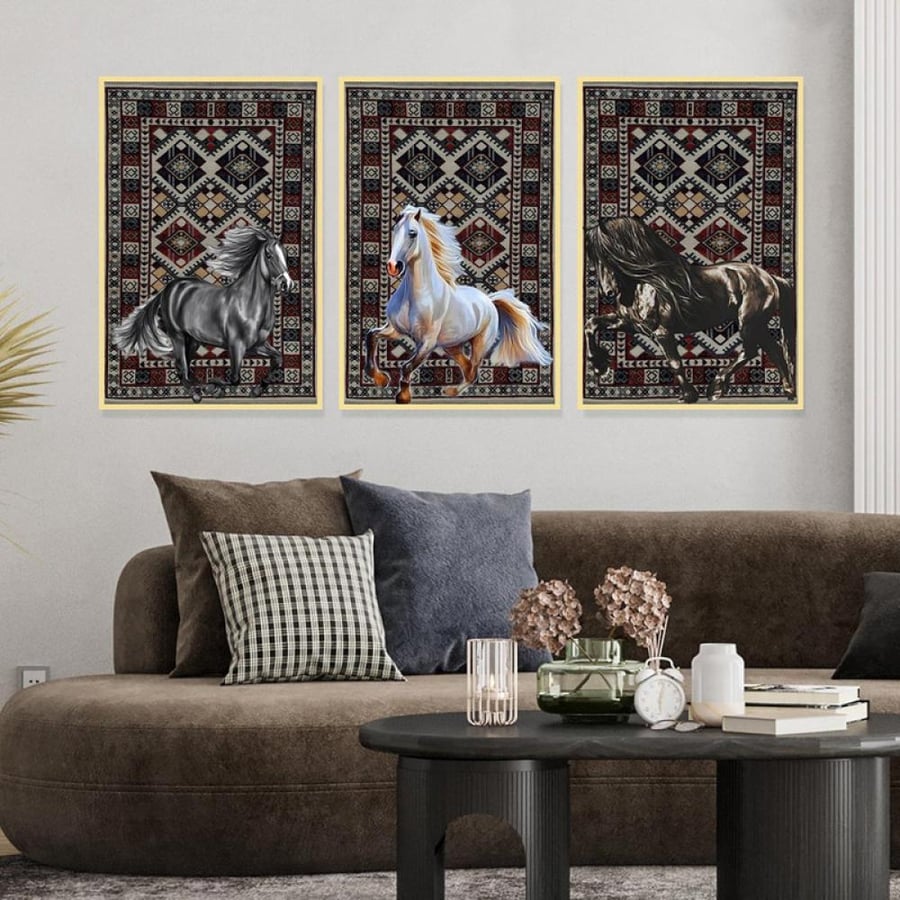 ثلاث لوحات قماشية بتصميم حصان