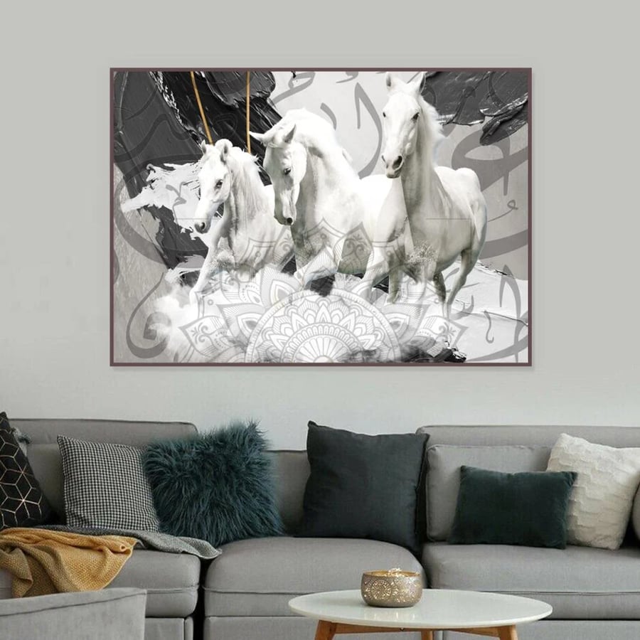 لوحة قماشية بتصميم خيل مع برواز مجوف