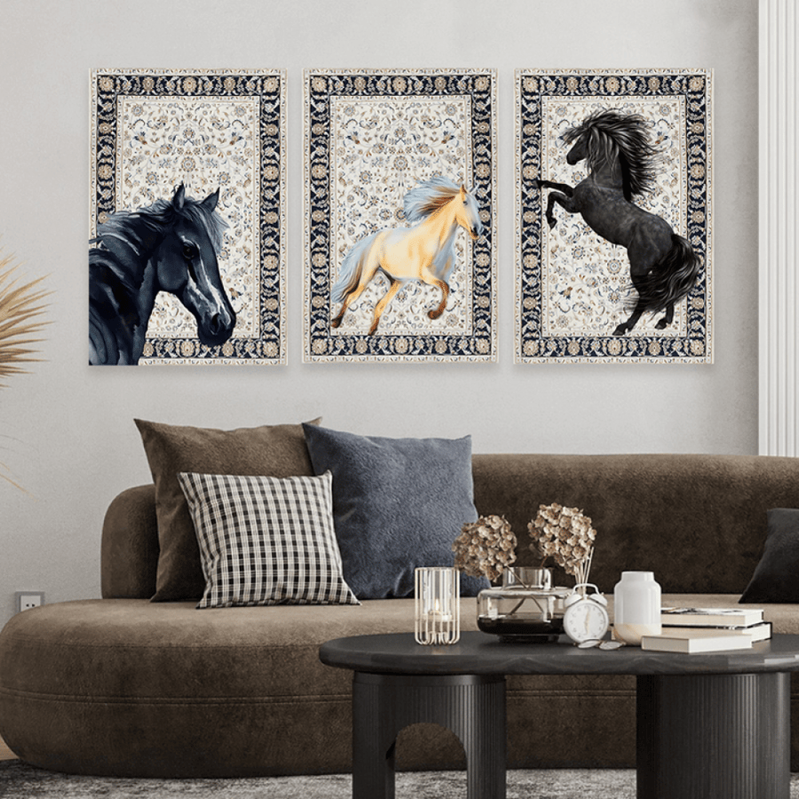 ثلاث لوحات قماشية بتصميم حصان