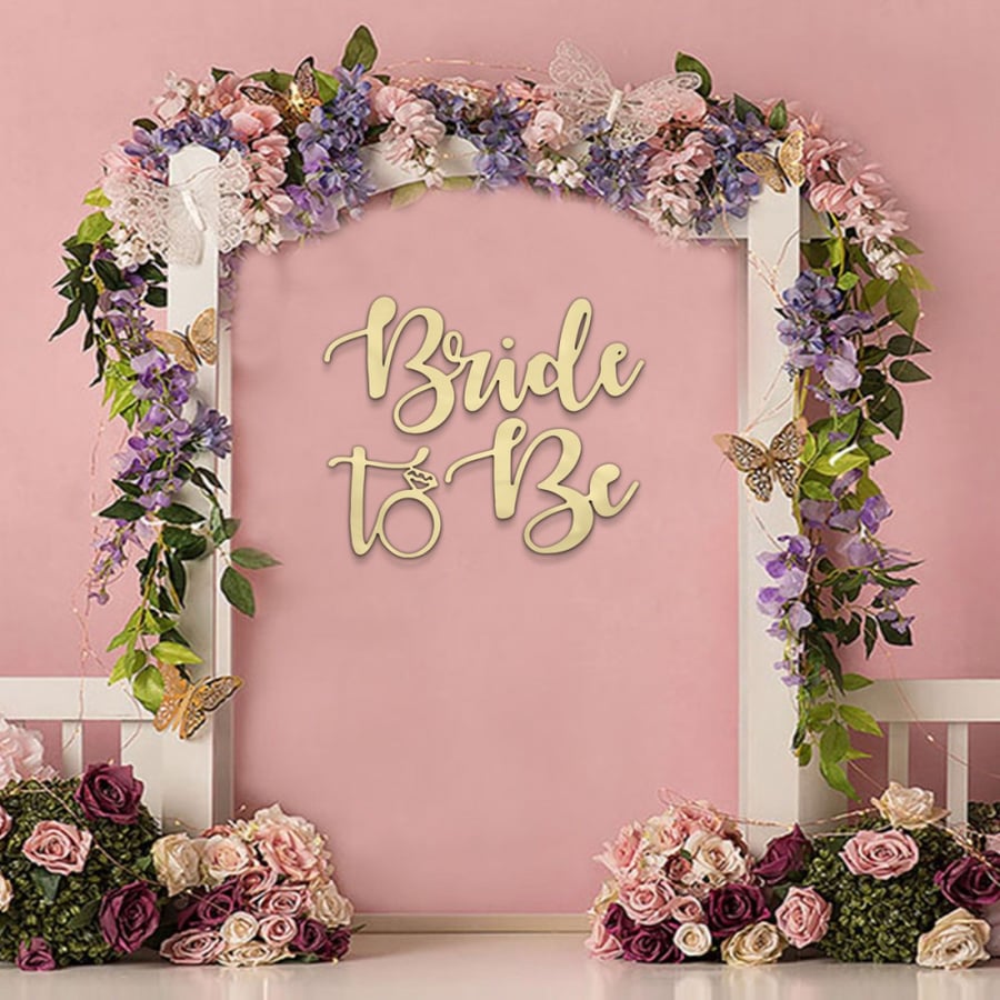 منحوتة اكريلك بتصميم Bride to Be