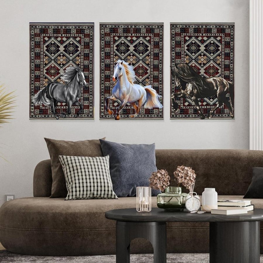 ثلاث لوحات قماشية بتصميم حصان