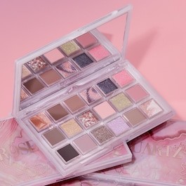 Huda Beauty palette. Rose Quartz