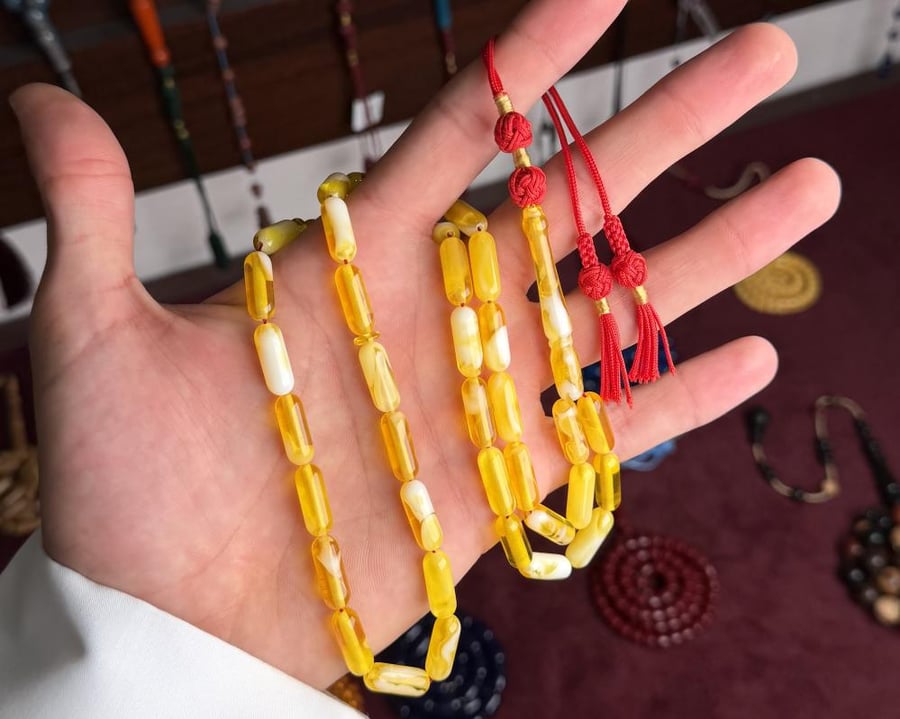 بكلايت شبيه كهرمان كركوشه