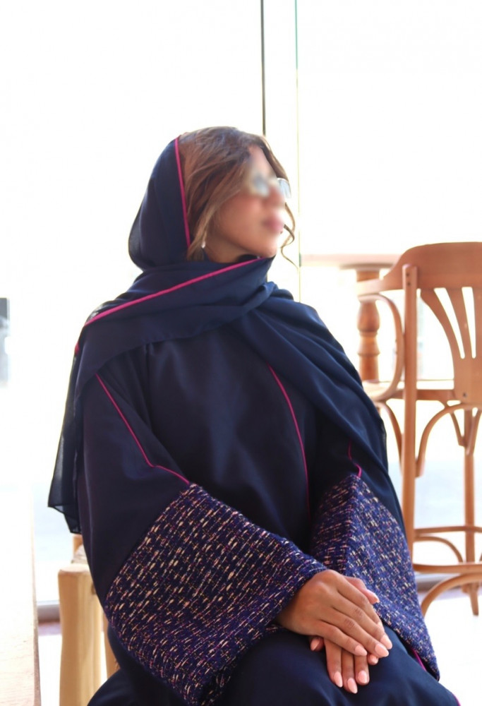 عباية كحلية