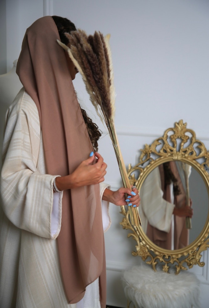عباءة مقلمة بقماش لنن