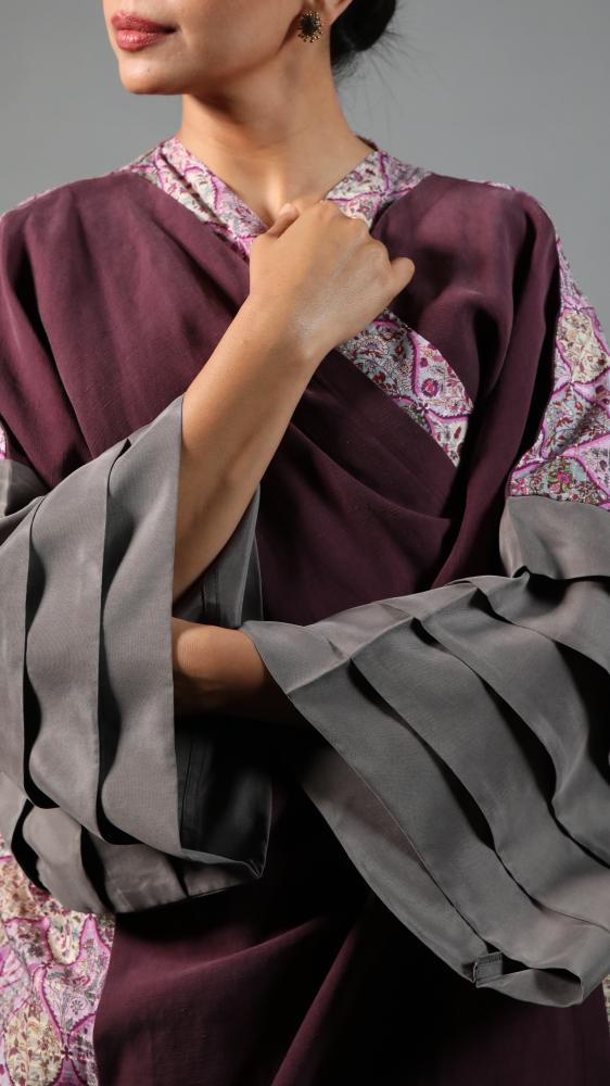 عباية مشلح باللون البرغندي( أكمام واسعة ميدي)
