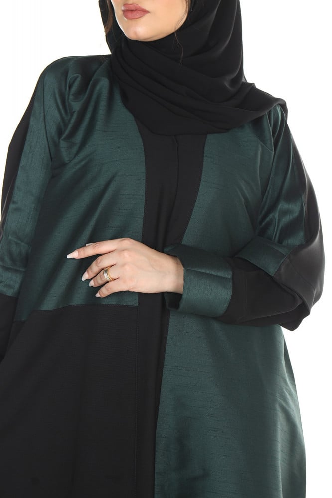 عباية ملونة منسوجة من قماش الصالونا الكوري الأصلي مع طرحتها.