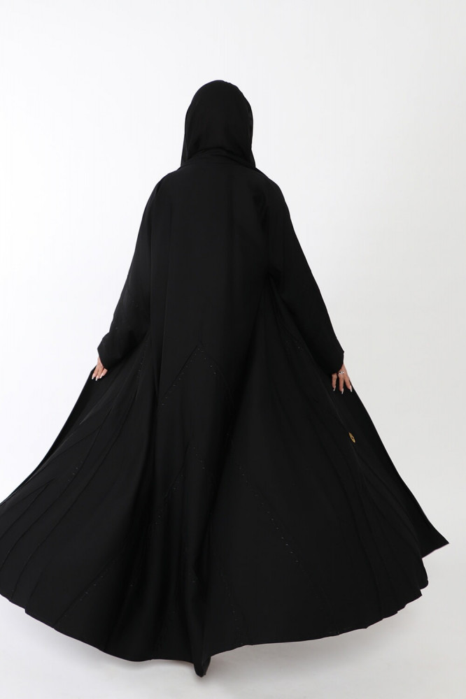 عباية كلوش ساده بتطريز في الكم منسوجة من قماش الصالونا الكوري الأصلي