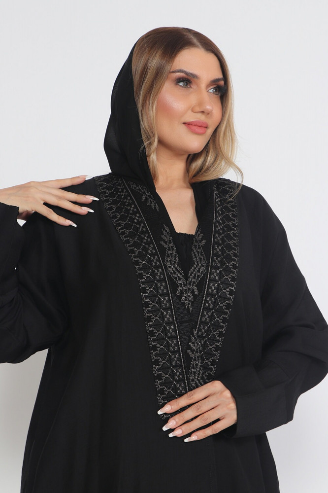عباية منسوجة من الكريب السعودي مع طرحتها