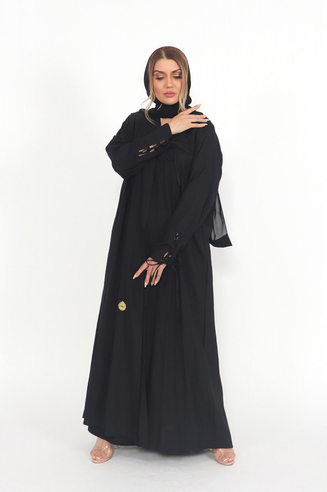 عباية منسوجة من قماش الكريب السعودي مع طرحتها