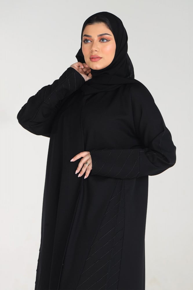 عباية سوداء بياقة كاملة من كريب فاخر بقفلة زرارات مع طرحتها