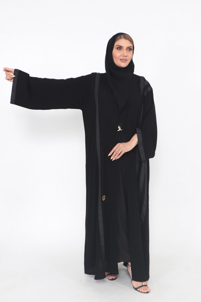 عباية منسوجة من القماش الملكي الفاخر مع طرحتها