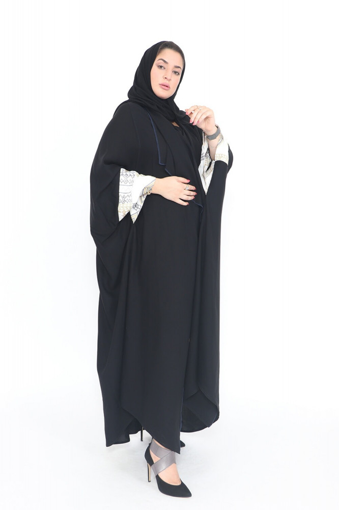 عباية قصة قطري قماش كريب طايح مع طرحتها
