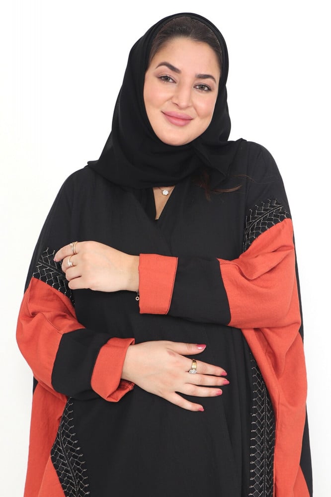عباية فراشة منسوجة من الكريب السعودي مع طرحتها